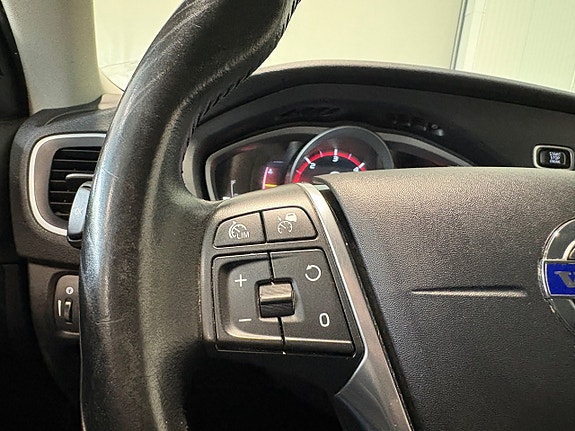 Volvo V40 Cross Country 13 of 22