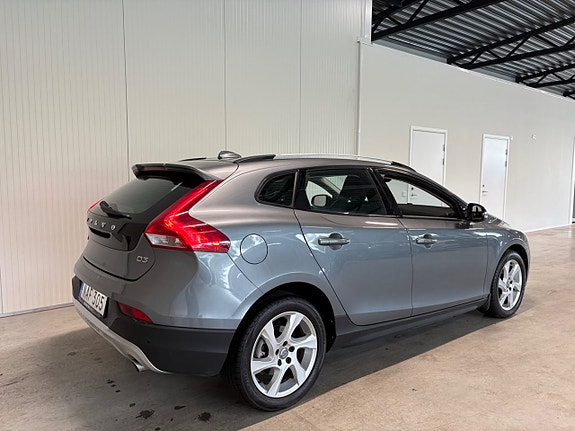Volvo V40 Cross Country 3 of 5