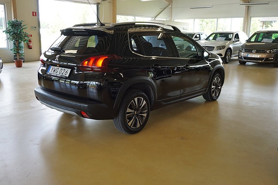 Peugeot 2008 2 of 5