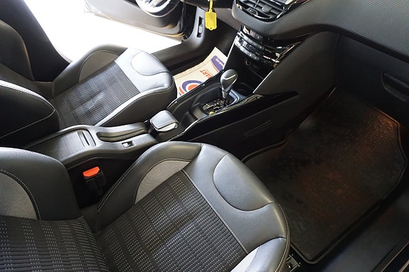 Peugeot 2008 4 of 5