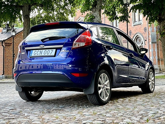 Ford Fiesta 2 of 5