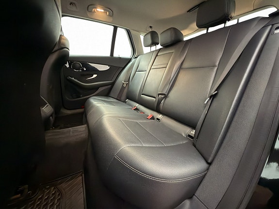 Mercedes-Benz C220 28 of 30