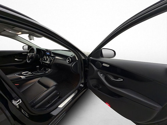 Mercedes-Benz C220 26 of 30