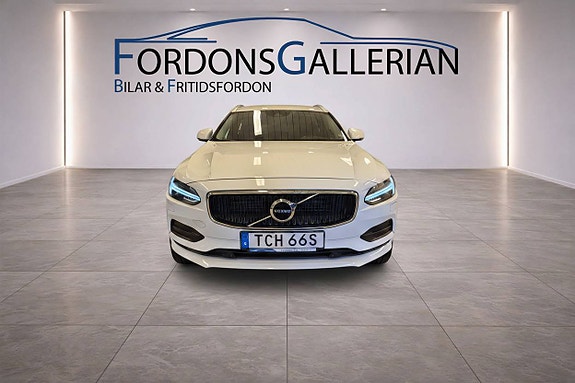 Volvo V90 2 of 5