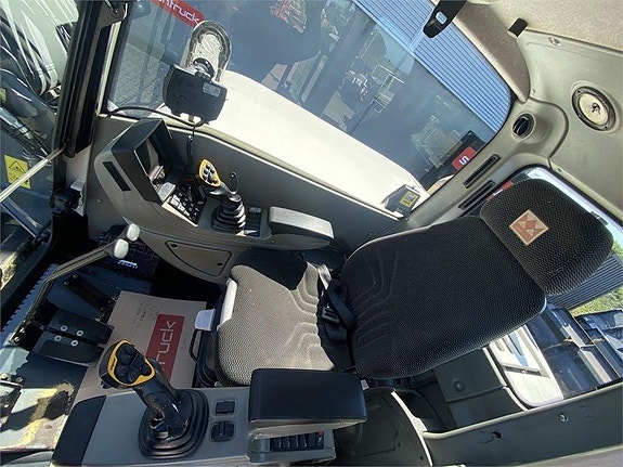 Terex TC125 3 of 12