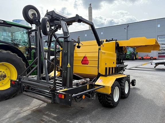 New Holland BR 6090 Combi 4 of 6