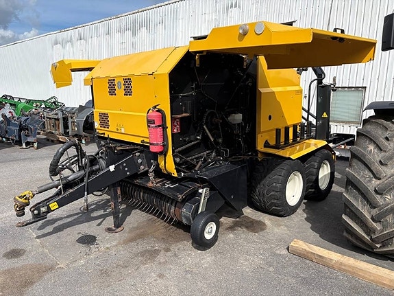 New Holland BR 6090 Combi 3 of 6