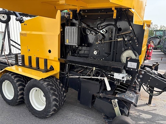 New Holland BR 6090 Combi 2 of 6