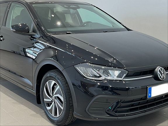 Volkswagen Polo 2 of 5