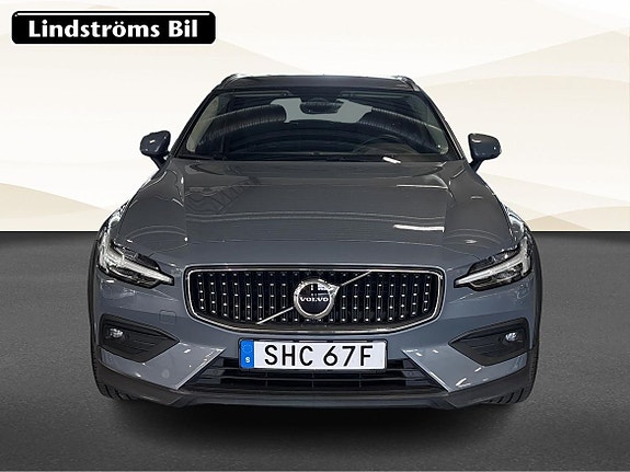 Volvo V60 Cross Country 8 of 18