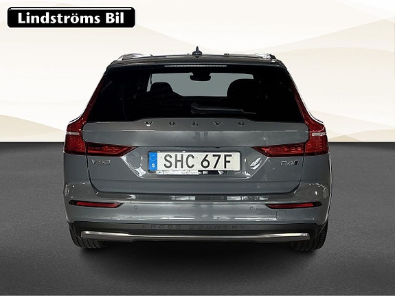 Volvo V60 Cross Country 7 of 18