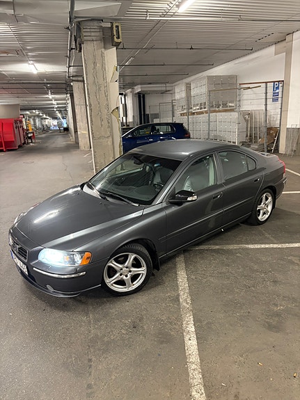 Volvo S60 2 of 30