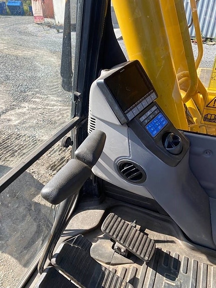 Komatsu PC 240 LC 6 of 8