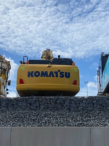 Komatsu PC 240 LC 4 of 5