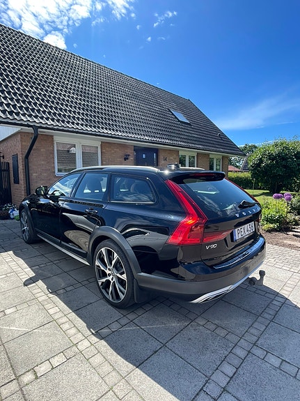Volvo V90 Cross Country 2 of 5