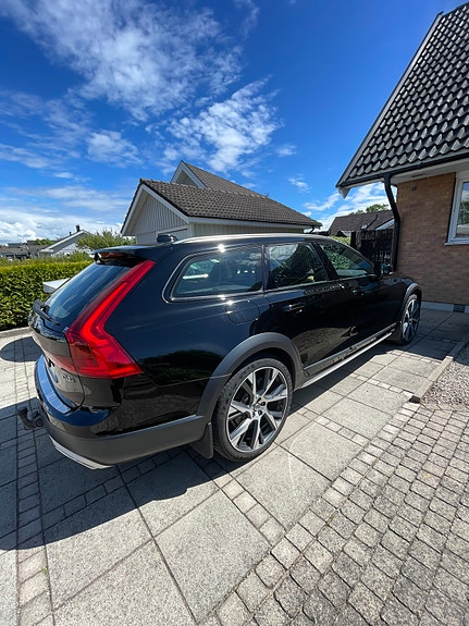 Volvo V90 Cross Country 3 of 5