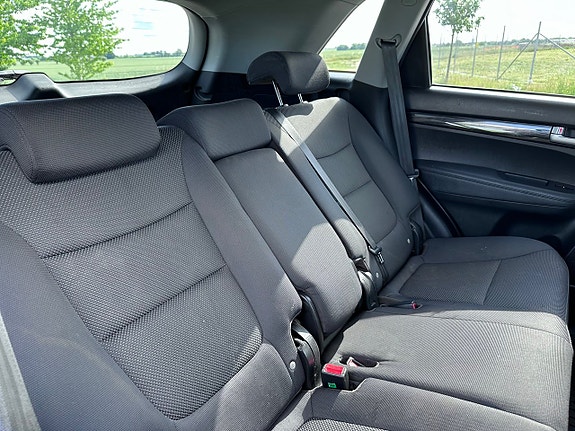 Kia Sorento 8 of 19