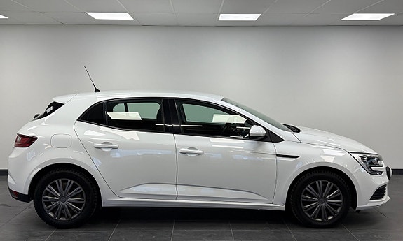 Renault Megane IV 3 of 5