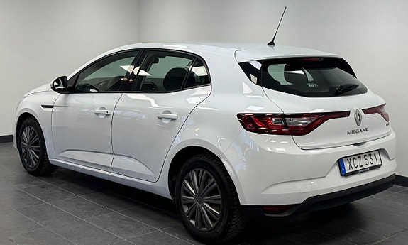Renault Megane IV 2 of 5