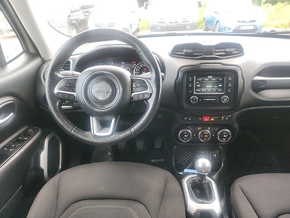 Jeep Renegade 4 of 11