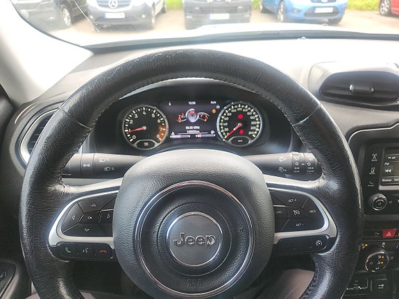 Jeep Renegade 2 of 11