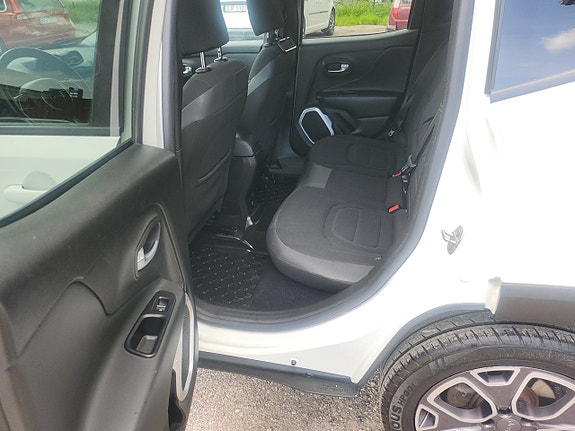 Jeep Renegade 6 of 11