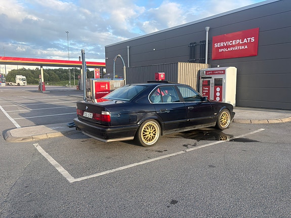 BMW 530i 6 of 8