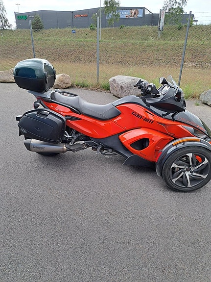 Can-Am Spyder RS 1.0 V2 4 of 6