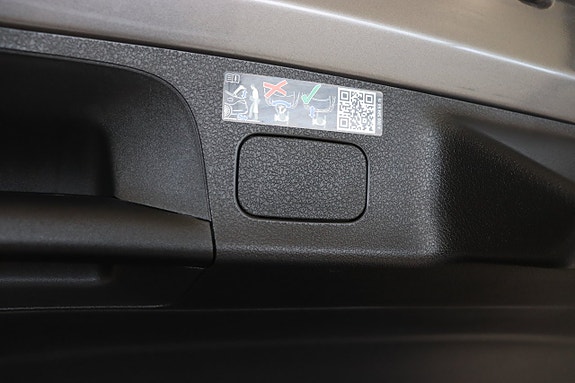 Mercedes-Benz CLA250 e 9 of 29