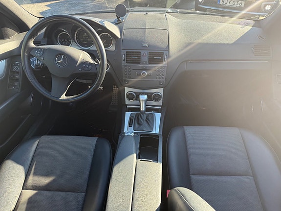 Mercedes-Benz C180 8 of 19