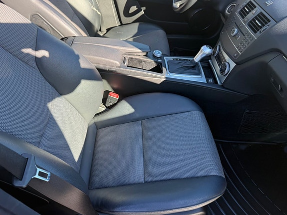 Mercedes-Benz C180 13 of 19