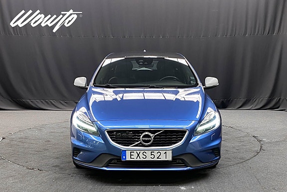 Volvo V40 2 of 5