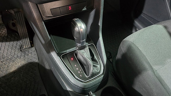 Volkswagen Caddy Maxi 21 of 23