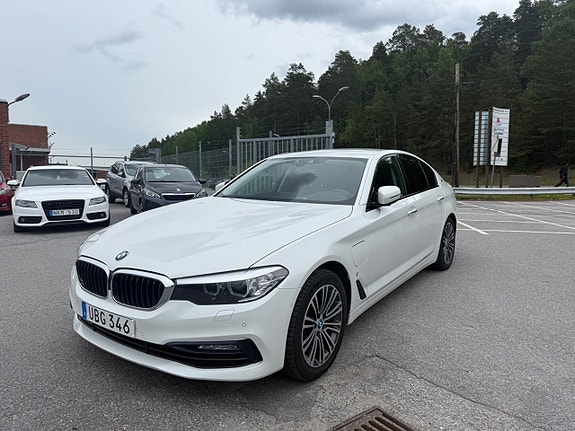BMW 530e 2 of 5