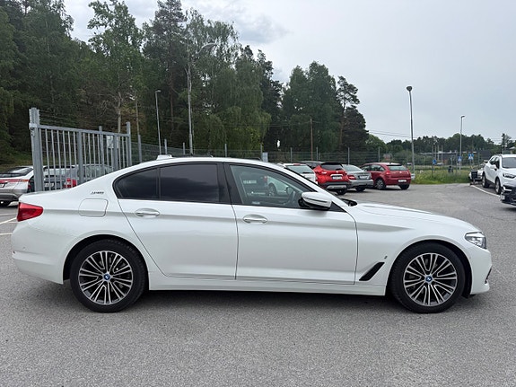 BMW 530e 3 of 5