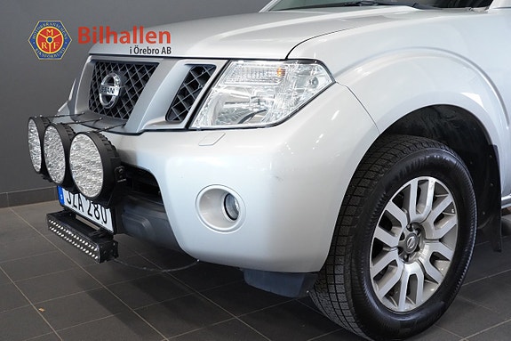 Nissan Navara 2 of 25