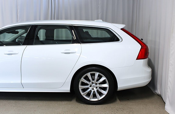 Volvo V90 8 of 30