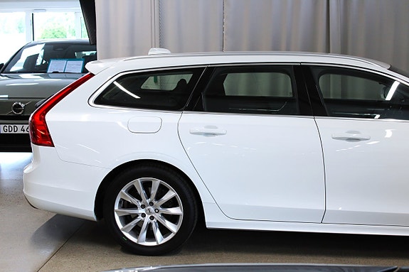 Volvo V90 6 of 30