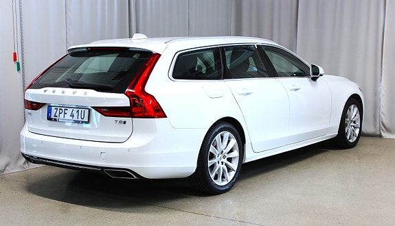 Volvo V90 2 of 5