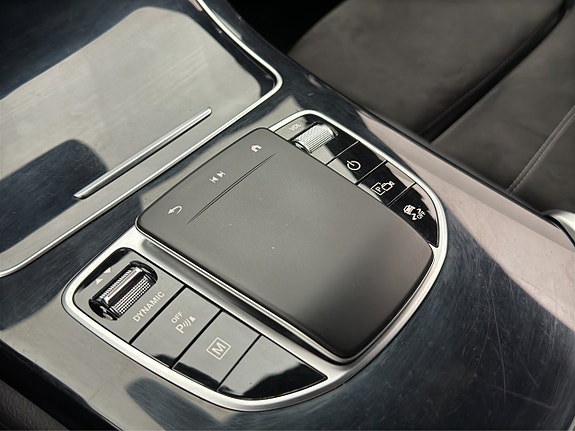 Mercedes-Benz GLC300 e 26 of 30