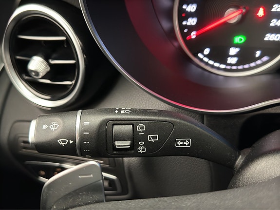 Mercedes-Benz GLC300 e 17 of 30