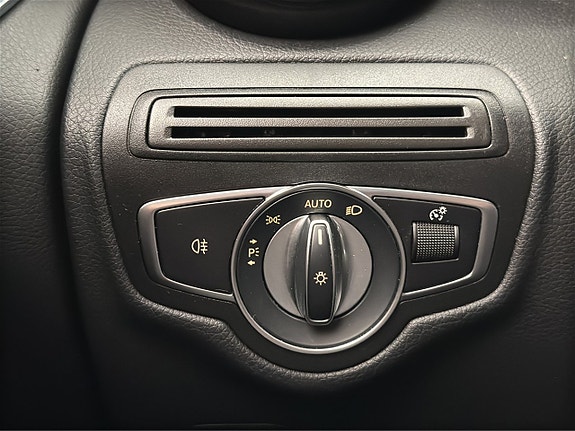Mercedes-Benz GLC300 e 15 of 30