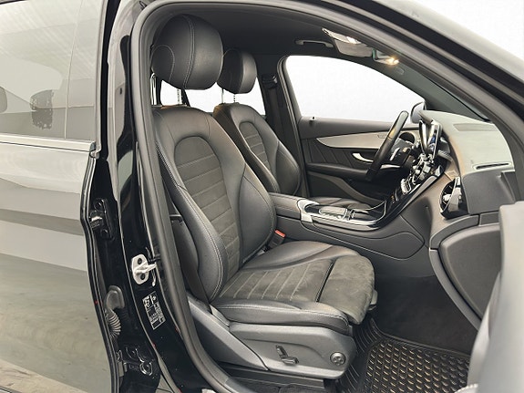 Mercedes-Benz GLC300 e 28 of 30