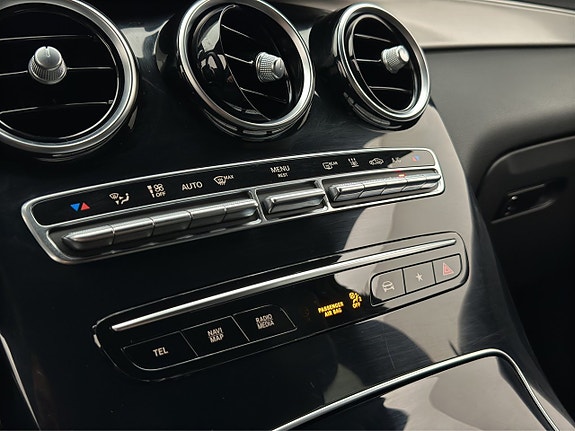 Mercedes-Benz GLC300 e 25 of 30
