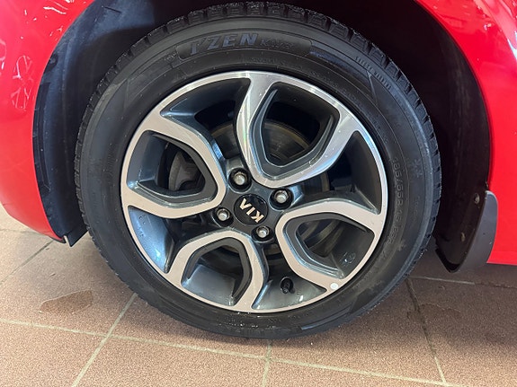 Kia Picanto 12 of 12