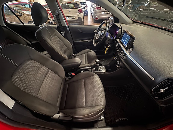 Kia Picanto 10 of 12