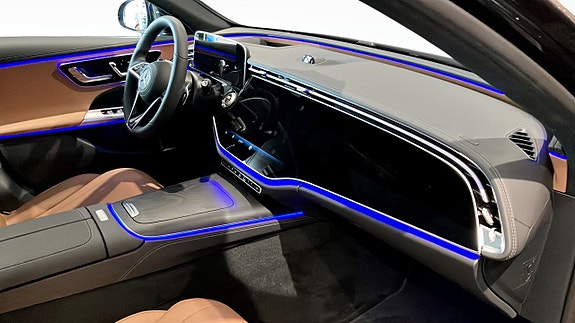 Mercedes-Benz E300 de 3 of 9
