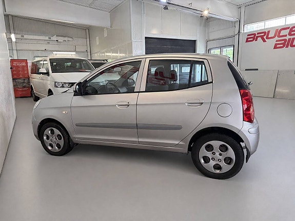 Kia Picanto 2 of 13