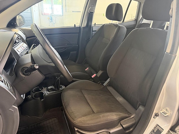 Kia Picanto 7 of 13