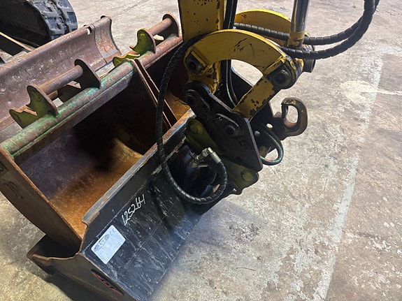 Komatsu PC16r - BREDDBAR / HYDRAULISKT REDSKAPSFÄSTE 6 of 11